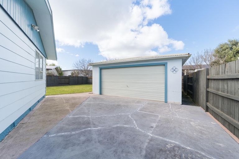 Photo of property in 8 Forbes Place, Kelvin Grove, Palmerston North, 4414