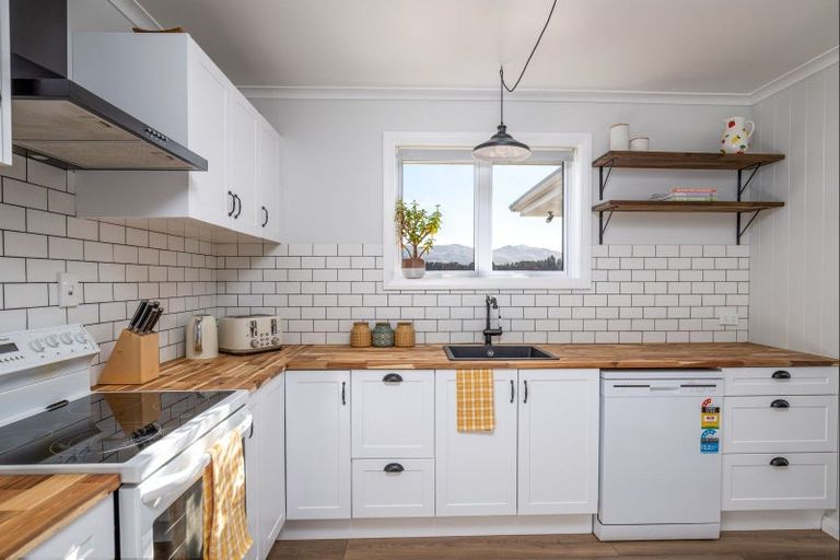 Photo of property in 11 Cemetery Road, Tarras, Cromwell, 9383