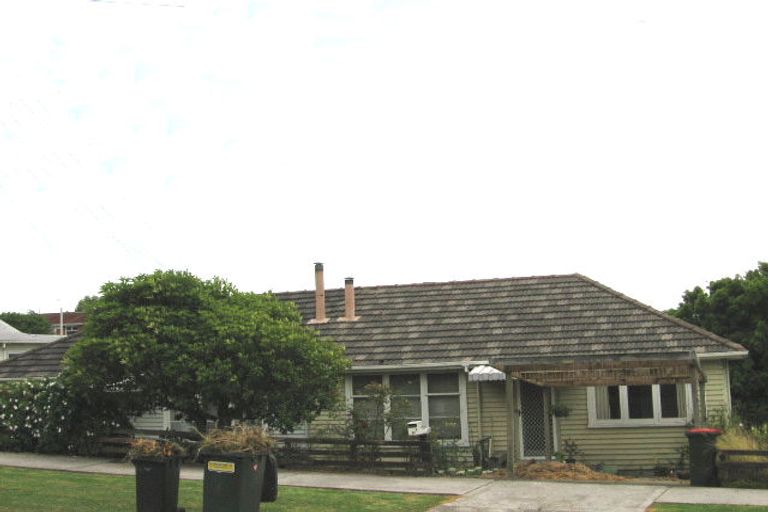 Photo of property in 38 Sutherland Road, Point Chevalier, Auckland, 1025