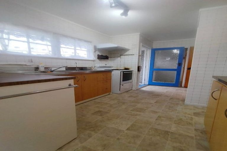 Photo of property in 16 Cottrell Place, Clendon Park, Auckland, 2103