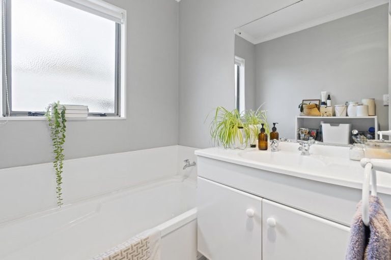 Photo of property in 5a Langstone Street, Welcome Bay, Tauranga, 3112