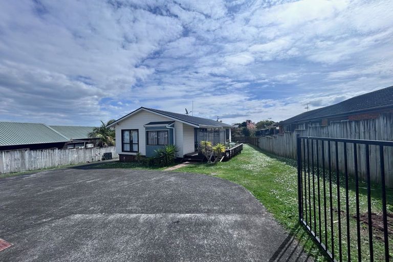 Photo of property in 145 Botany Road, Botany Downs, Auckland, 2010