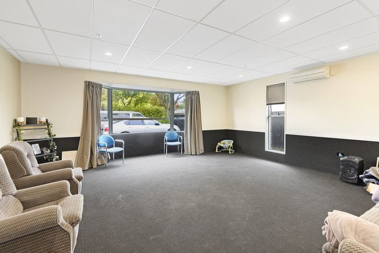 Photo of property in 8 Kowhai Terrace, Saint Martins, Christchurch, 8022