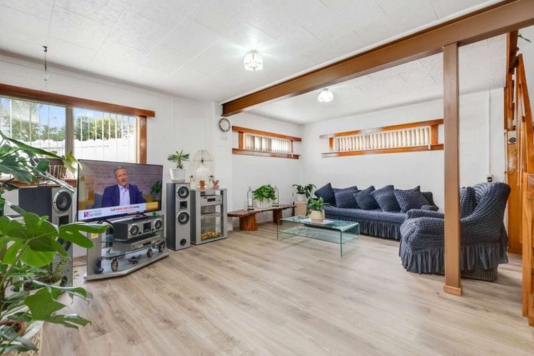 Photo of property in 91 Barrys Road, Glendene, Auckland, 0602