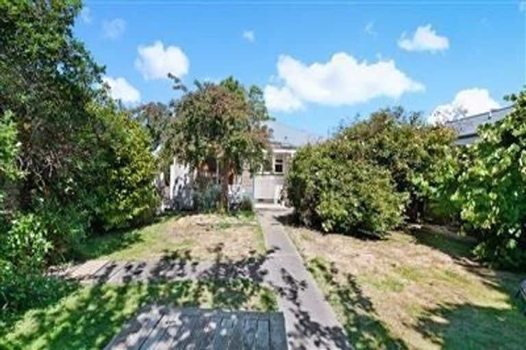 Photo of property in 131 Mays Road, St Albans, Christchurch, 8052