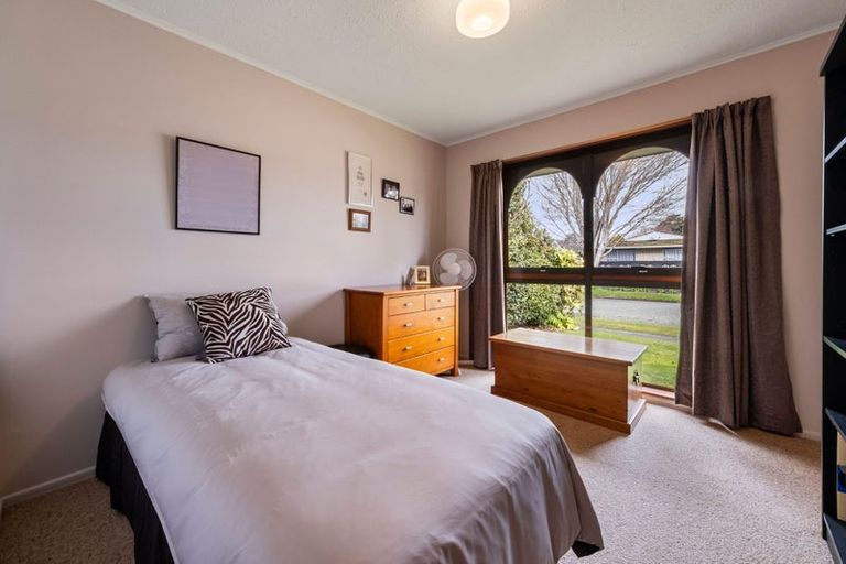 Photo of property in 22 Broadfell Avenue, Avonhead, Christchurch, 8042