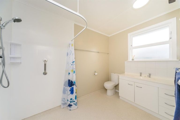 Photo of property in 10 Bond Street, Marton, 4710