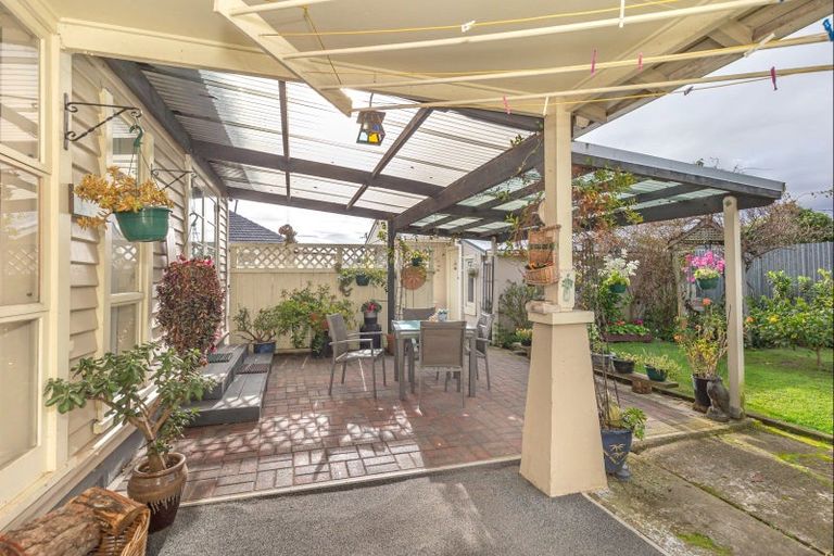 Photo of property in 48 Queenwood Road, Levin, 5510