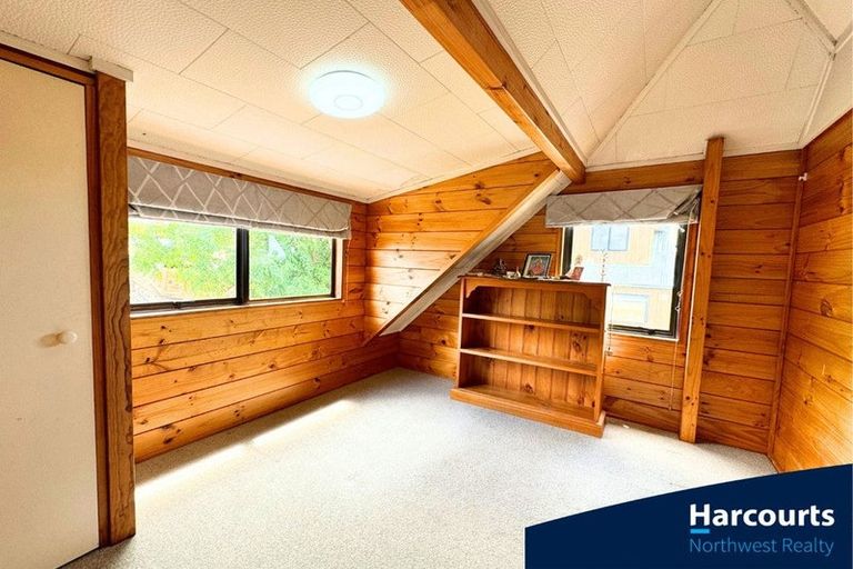 Photo of property in 6a Cambric Place, Botany Downs, Auckland, 2010