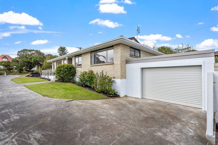 Photo of property in 1/31 Cliff Road, Torbay, Auckland, 0630