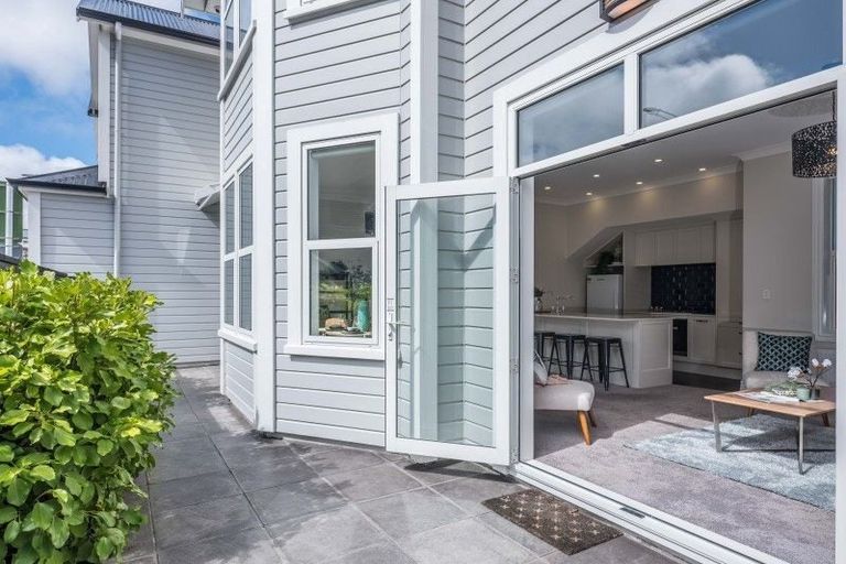 Photo of property in 51 Tinakori Road, Thorndon, Wellington, 6011