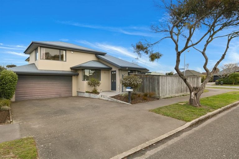Photo of property in 2 Anglesea Avenue, Parklands, Christchurch, 8083