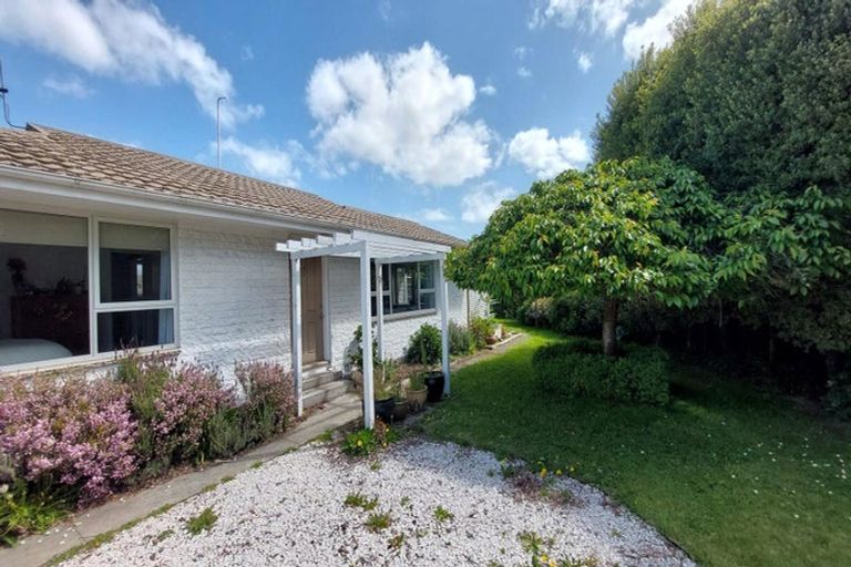 Photo of property in 2/29 Delaware Crescent, Russley, Christchurch, 8042