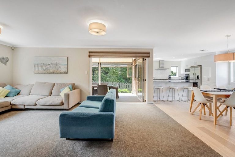 Photo of property in 7 Kingtide Place, Red Beach, 0932