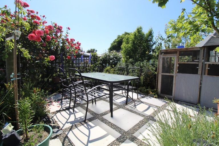 Photo of property in 35 Rhodes Street, Waimate, 7924