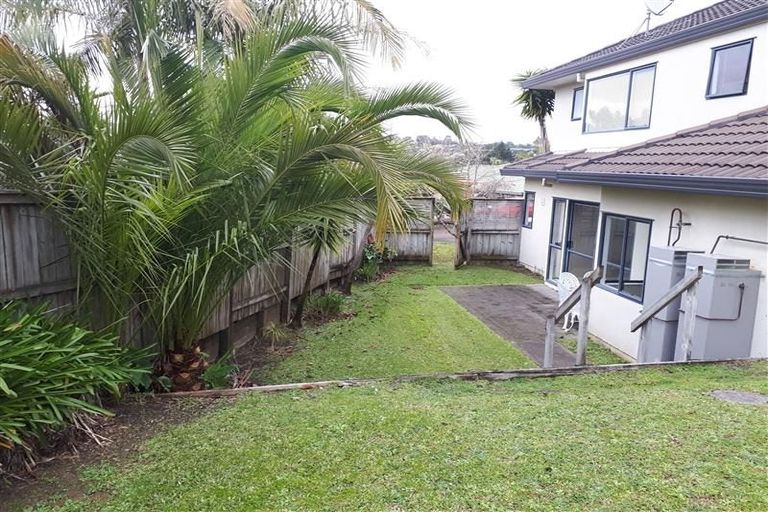Photo of property in 19 Calypso Way, Unsworth Heights, Auckland, 0632