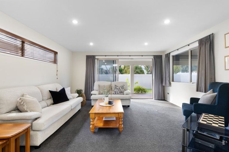 Photo of property in 21 Dalethorpe Avenue, Fairfield, Hamilton, 3214