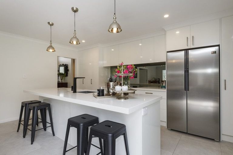 Photo of property in 5 Freedom Drive, Kelvin Grove, Palmerston North, 4414