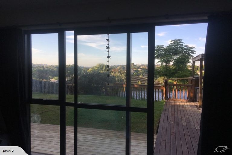 Photo of property in 29 Deverell Place, Northcross, Auckland, 0632