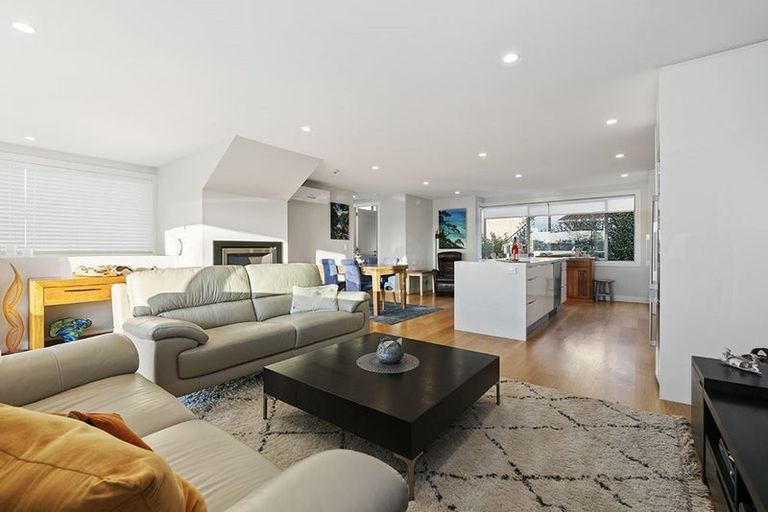 Photo of property in 2f Dodson Avenue, Milford, Auckland, 0620