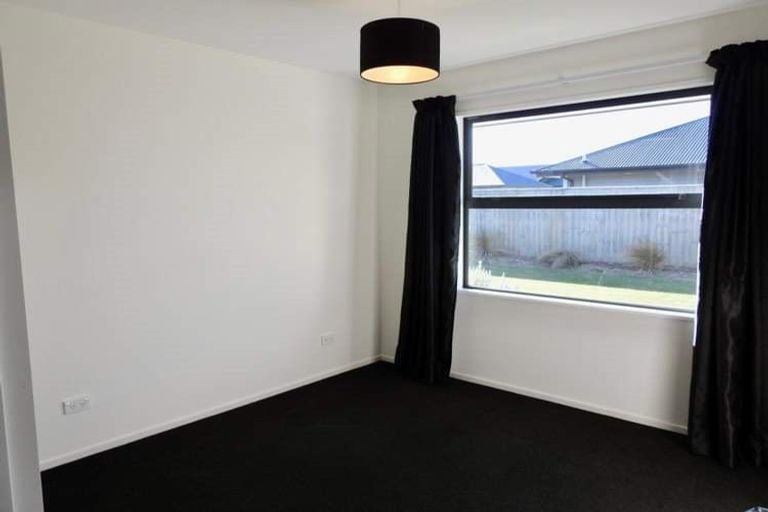 Photo of property in 55 Sequoia Way, Rangiora, 7400