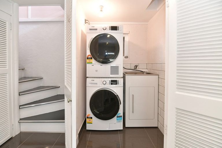 Photo of property in 21 Elliston Crescent, Stanmore Bay, Whangaparaoa, 0932