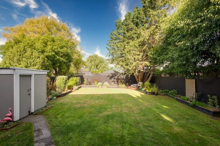 Photo of property in 37 Kowhai Terrace, Saint Martins, Christchurch, 8022