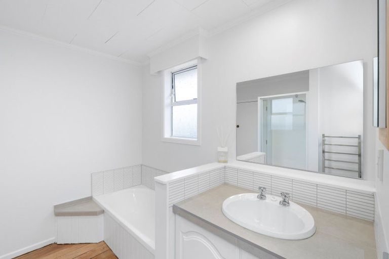 Photo of property in 13 Bowen Street, Levin, 5510