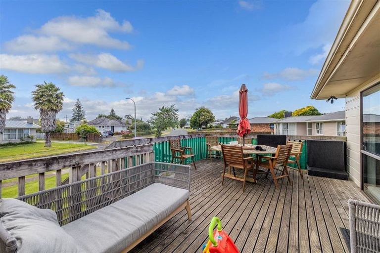 Photo of property in 18 Ashgrove Road, Mangere, Auckland, 2022