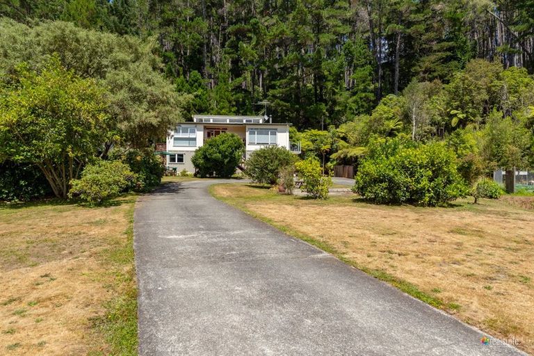 Photo of property in 58 Kamahi Street, Stokes Valley, Lower Hutt, 5019