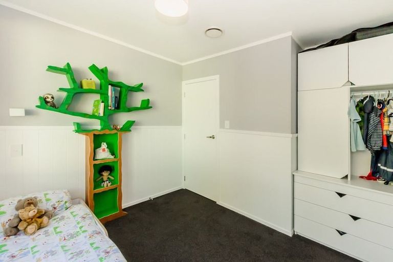 Photo of property in 1 Freyberg Crescent, Waikanae Beach, Waikanae, 5036