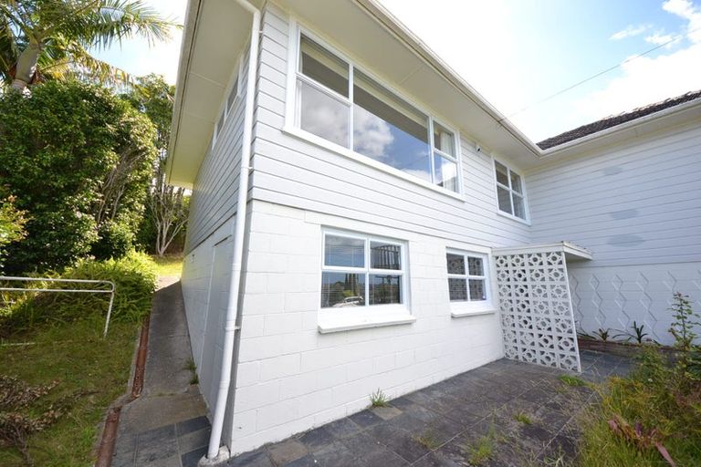 Photo of property in 27 Chivalry Road, Glenfield, Auckland, 0629