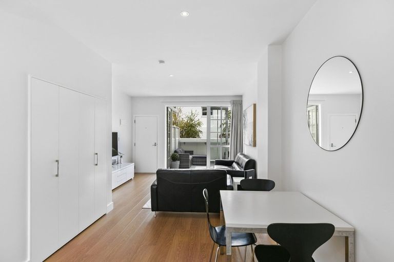 Photo of property in 43 Little George Street, Thorndon, Wellington, 6011