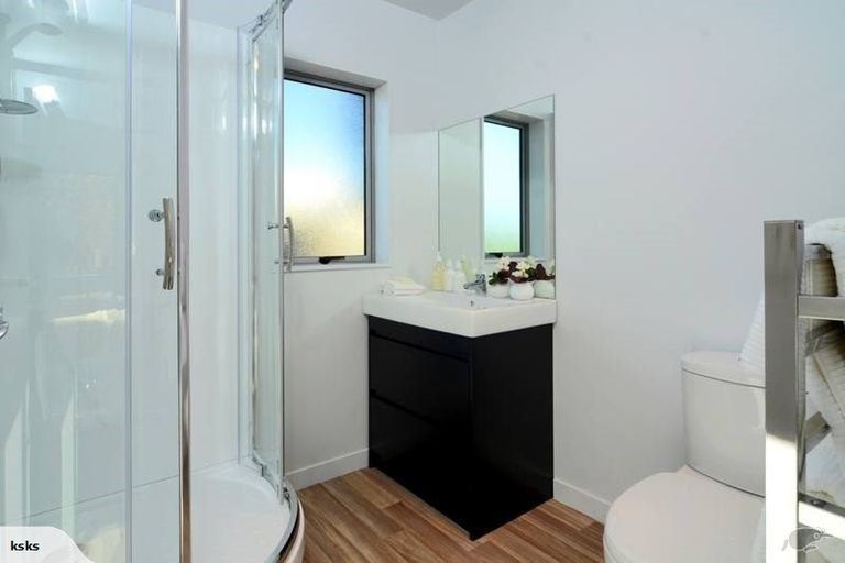 Photo of property in 557c Glenfield Road, Glenfield, Auckland, 0629