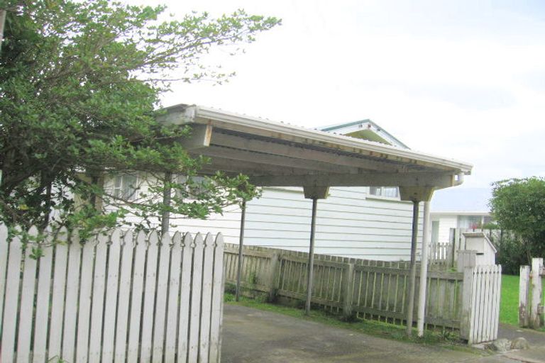 Photo of property in 22 Leadley Lane, Tawa, Wellington, 5028