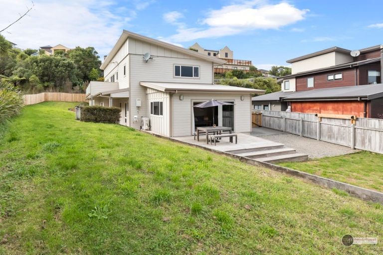 Photo of property in 17 Oceanview Terrace, Tirohanga, Lower Hutt, 5010