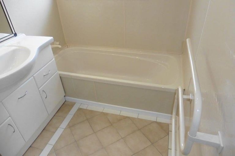 Photo of property in 39 Kirrie Avenue, Te Atatu South, Auckland, 0610