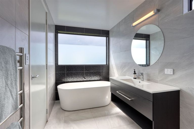 Photo of property in 32 Northcoast Place, Mangawhai Heads, Mangawhai, 0505