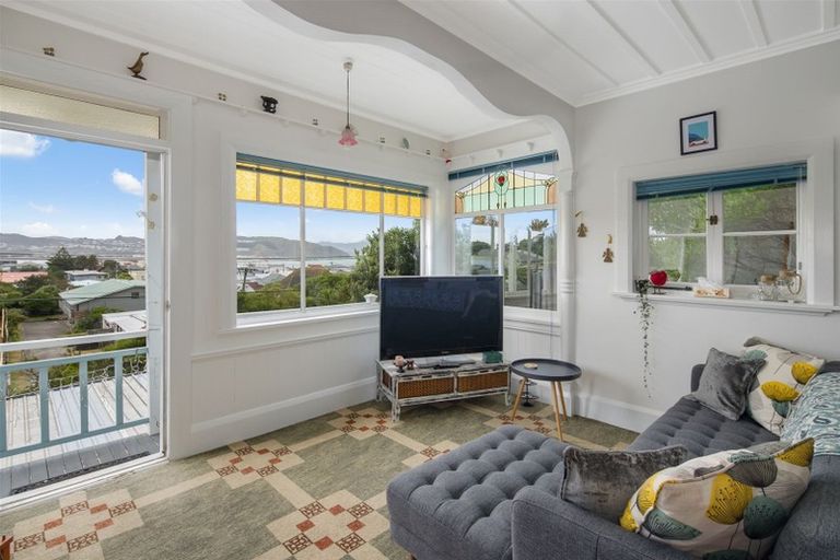Photo of property in 176 Sutherland Road, Lyall Bay, Wellington, 6022
