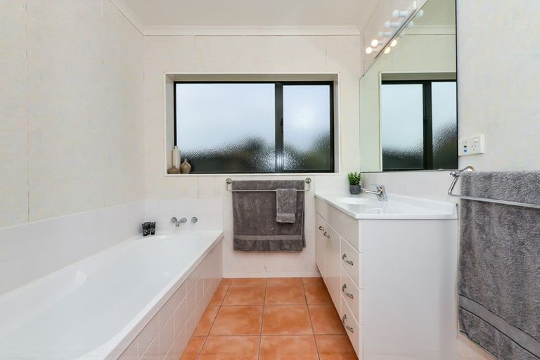 Photo of property in 10 Friesian Place, Grandview Heights, Hamilton, 3200