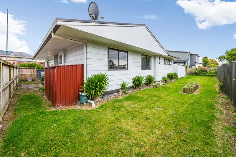 Photo of property in 67 Manuroa Road, Takanini, 2112