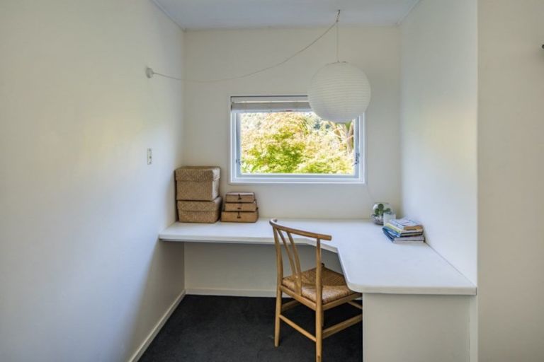 Photo of property in 21 Ferry Road, Days Bay, Lower Hutt, 5013