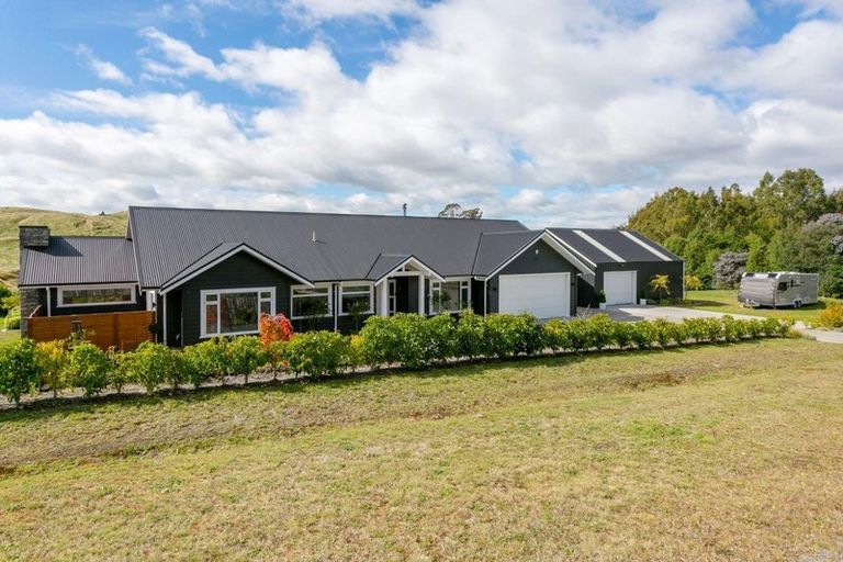 Photo of property in 98 Loch Views Road, Acacia Bay, Taupo, 3385