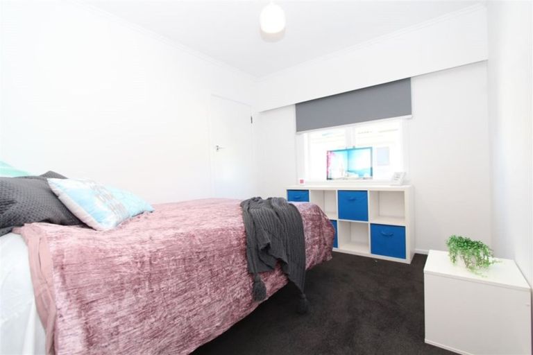 Photo of property in 95 Kenmore Street, Newlands, Wellington, 6037