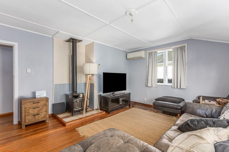 Photo of property in 121 Cambridge Terrace, Fairfield, Lower Hutt, 5011
