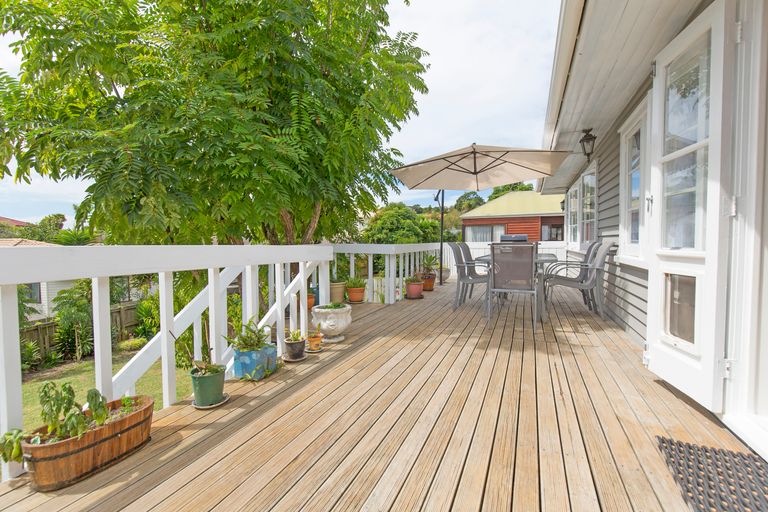Photo of property in 1/680 Whangaparaoa Road, Stanmore Bay, Whangaparaoa, 0932