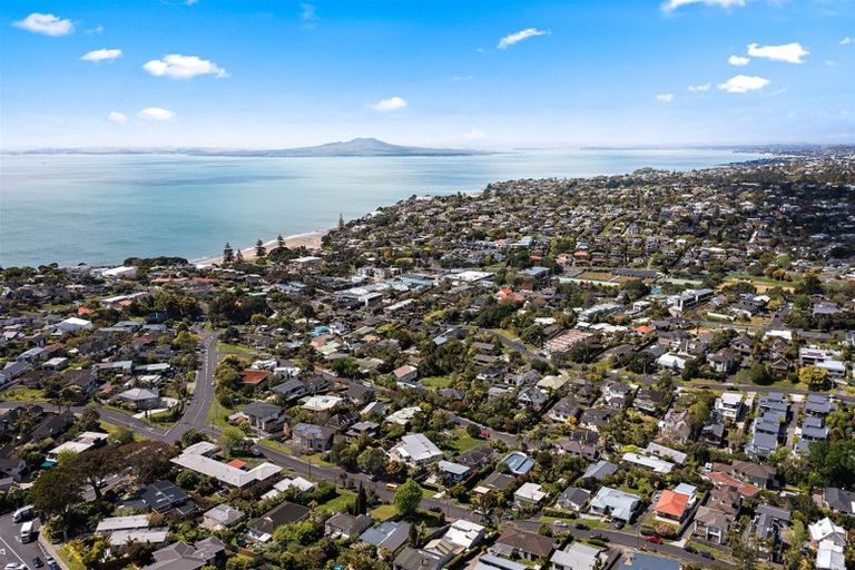 Photo of property in 14 Hythe Terrace, Mairangi Bay, Auckland, 0630