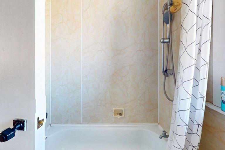 Photo of property in 33 Holland Crescent, Bulls, 4818