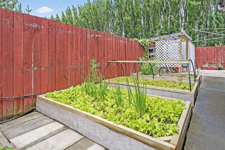 Photo of property in 6 Rosefield Lane, Northcote, Christchurch, 8052