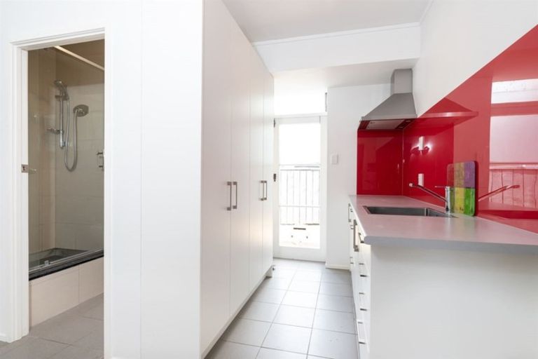 Photo of property in 6 Isobel Road, Greenhithe, Auckland, 0632